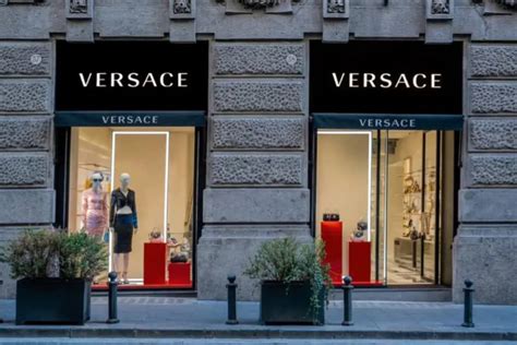 versace vicepresidente|versace business.